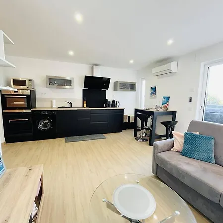 T2 Avec Terrasse, Clim, Wifi - Proche Plage, - Fr-1-63-344 *